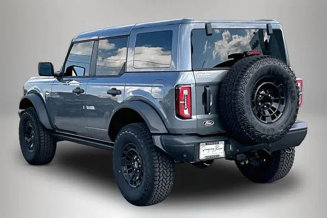 2026 Ford Bronco Badlands thumbnail 4