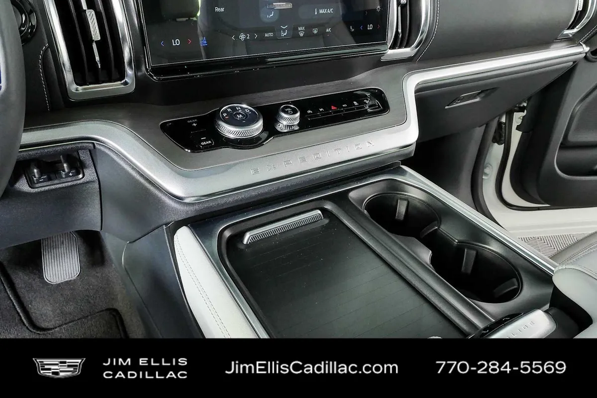2026 Ford Expedition Max Platinum thumbnail 19