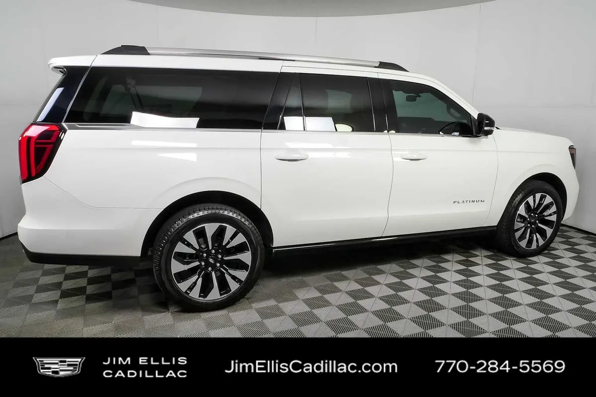 2026 Ford Expedition Max Platinum thumbnail 2