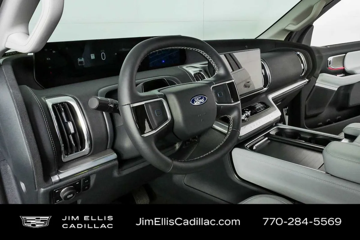 2026 Ford Expedition Max Platinum thumbnail 4