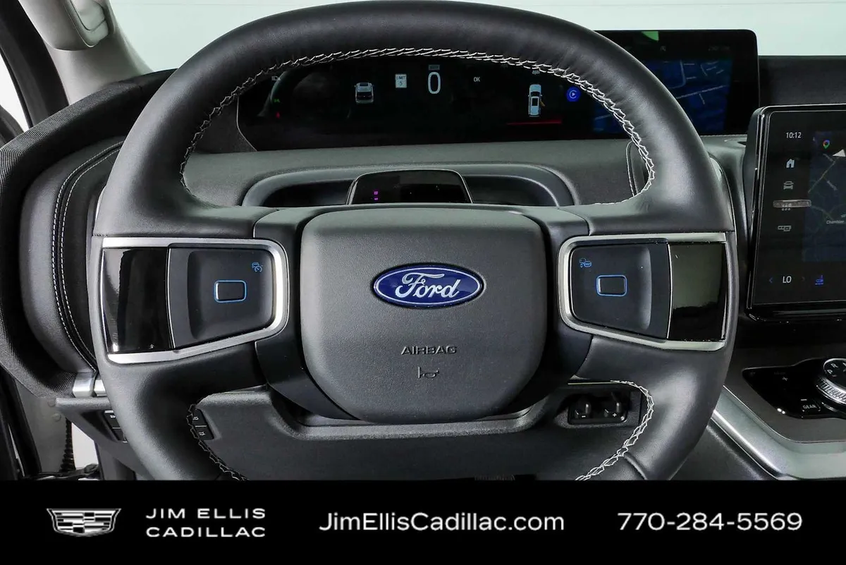2026 Ford Expedition Max Platinum thumbnail 9