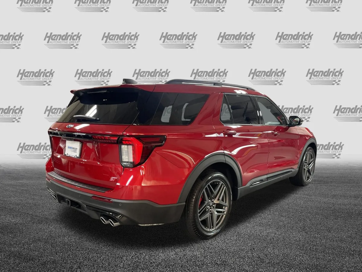 2026 Ford Explorer ST thumbnail 10