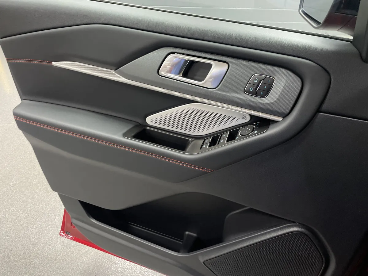 2026 Ford Explorer ST thumbnail 14