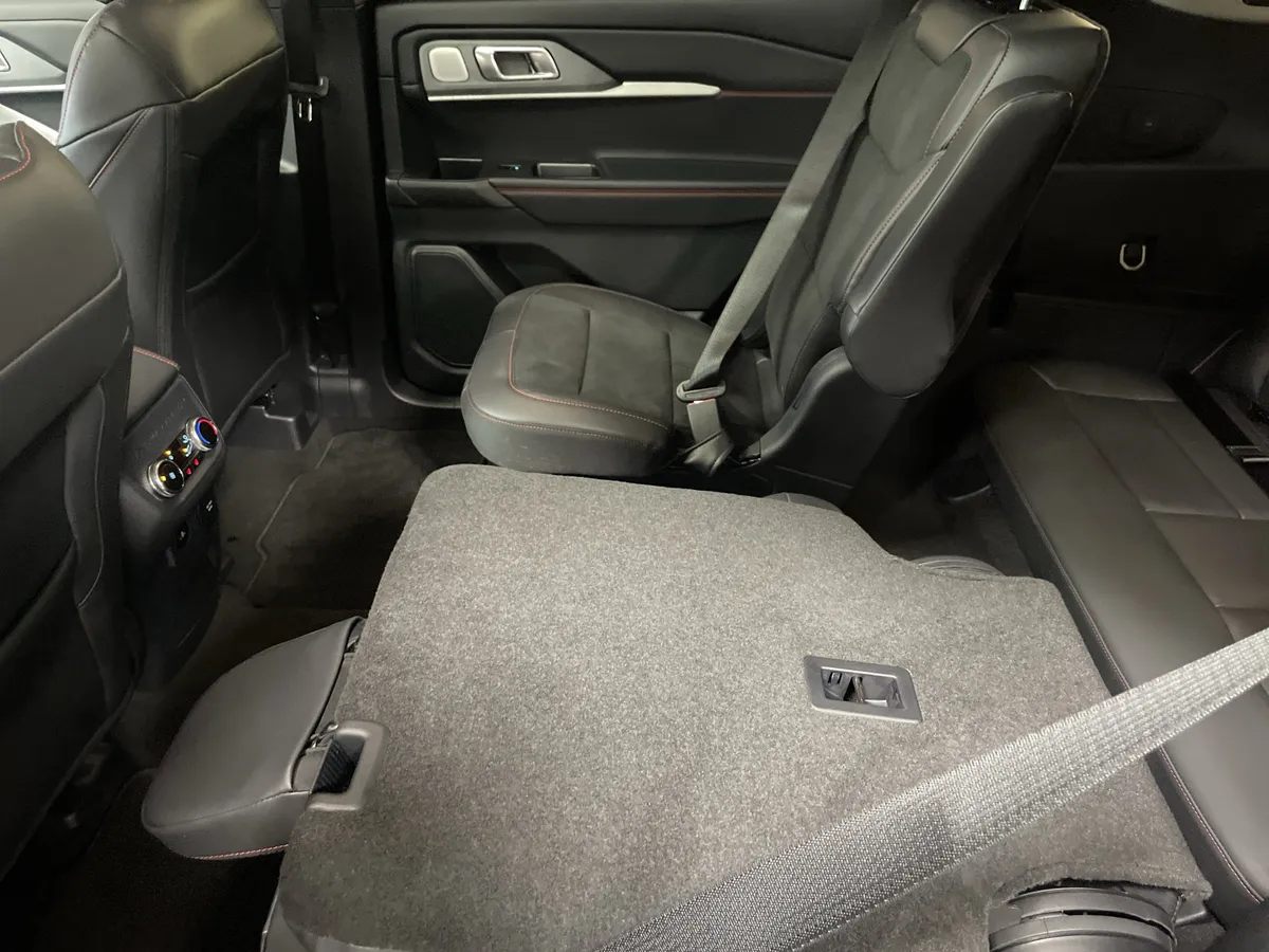 2026 Ford Explorer ST thumbnail 32