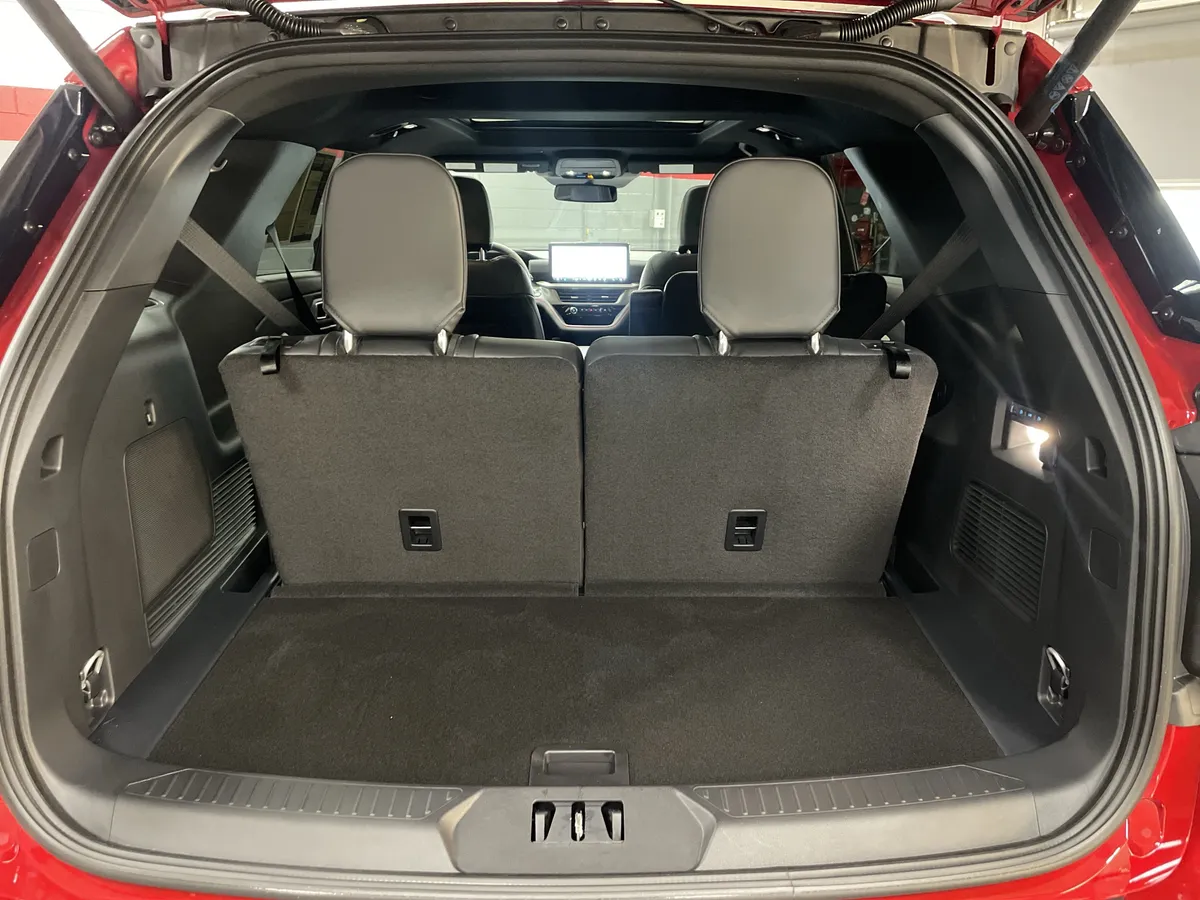 2026 Ford Explorer ST thumbnail 34