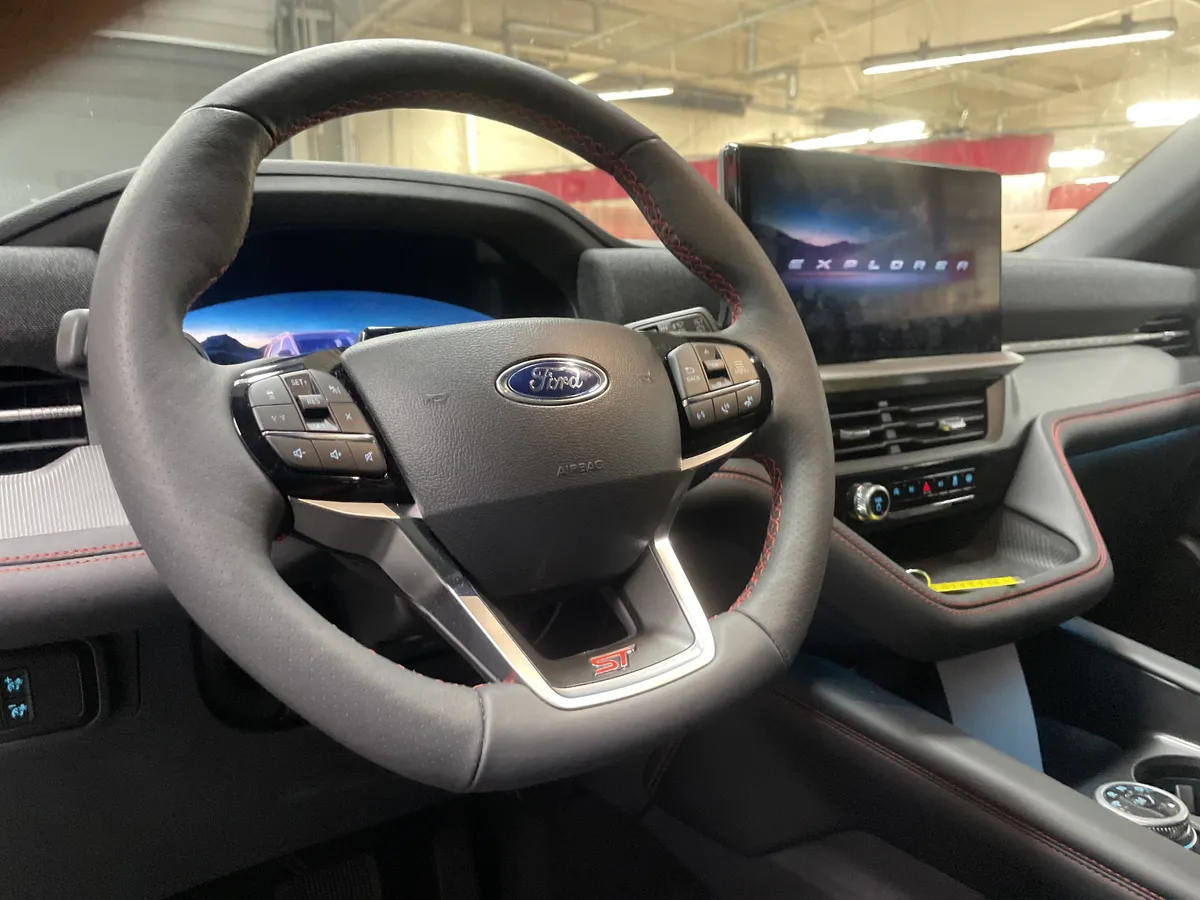 2026 Ford Explorer ST thumbnail 37