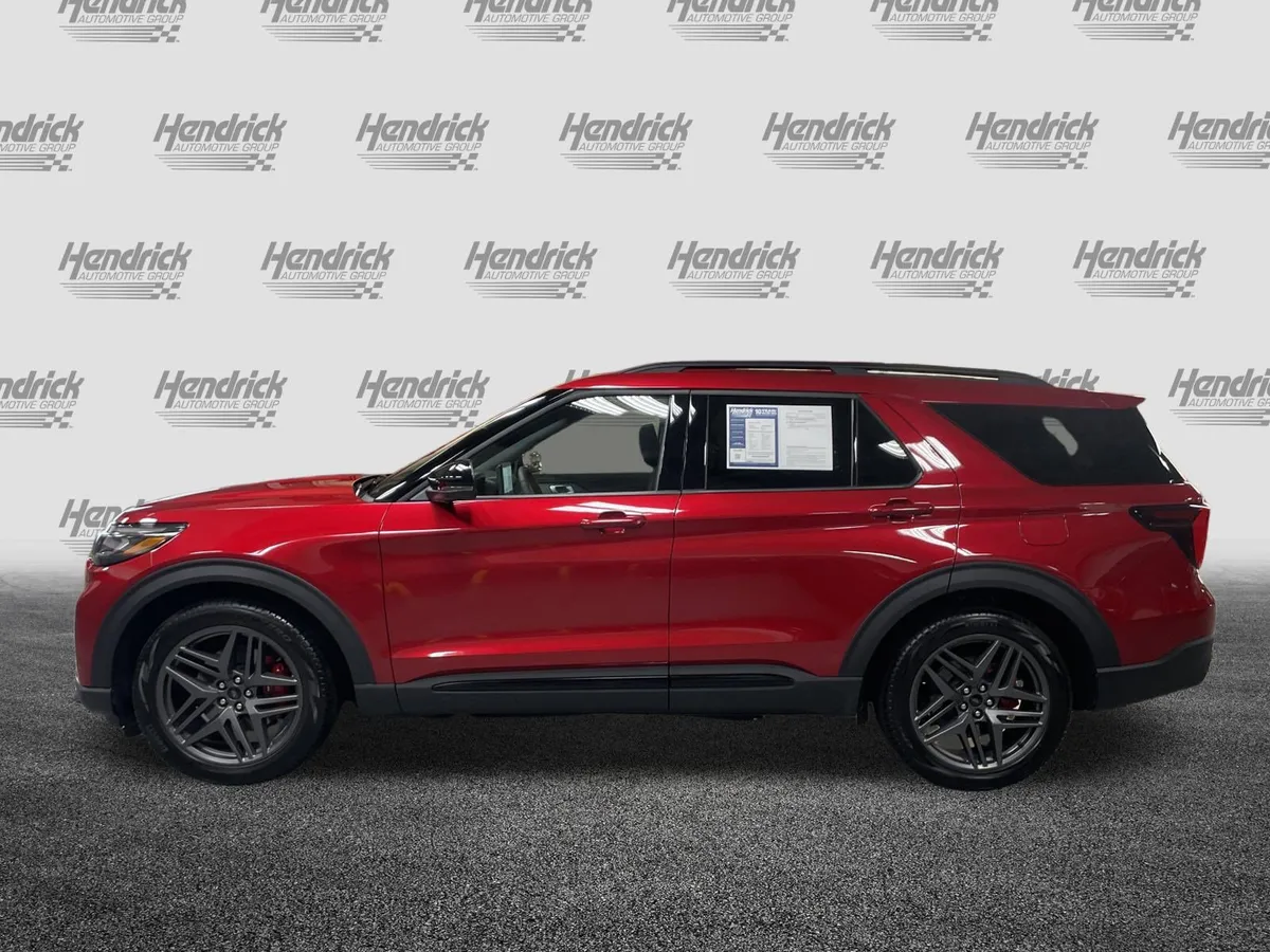 2026 Ford Explorer ST thumbnail 7