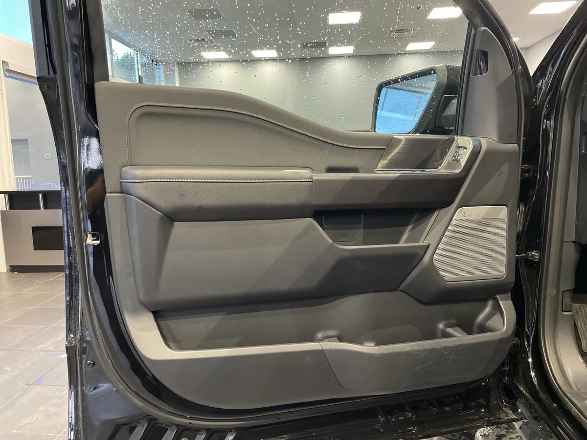 2026 Ford F-150 LARIAT thumbnail 13