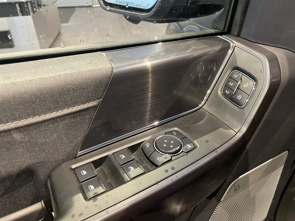2026 Ford F-150 LARIAT thumbnail 14