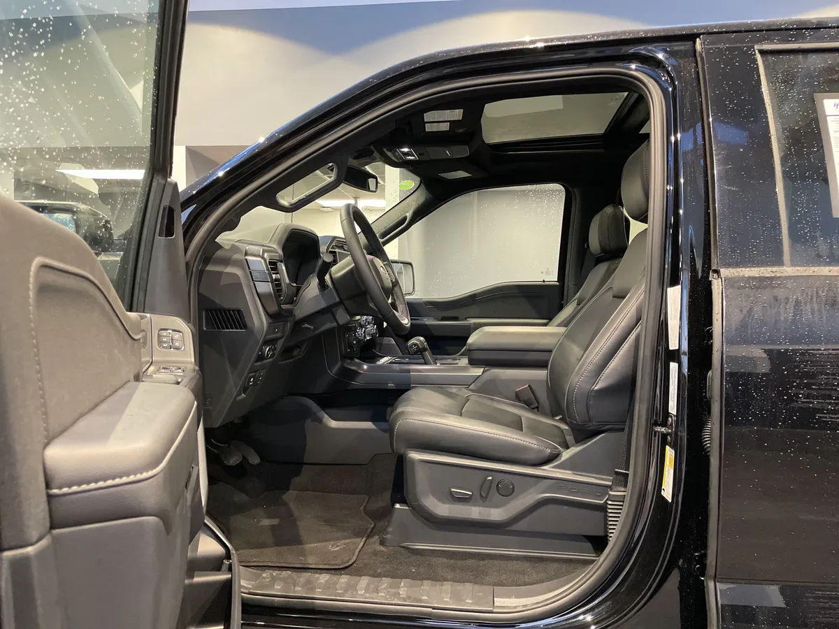 2026 Ford F-150 LARIAT thumbnail 15