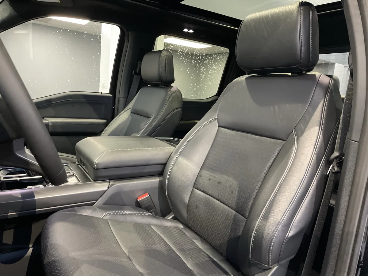 2026 Ford F-150 LARIAT thumbnail 16