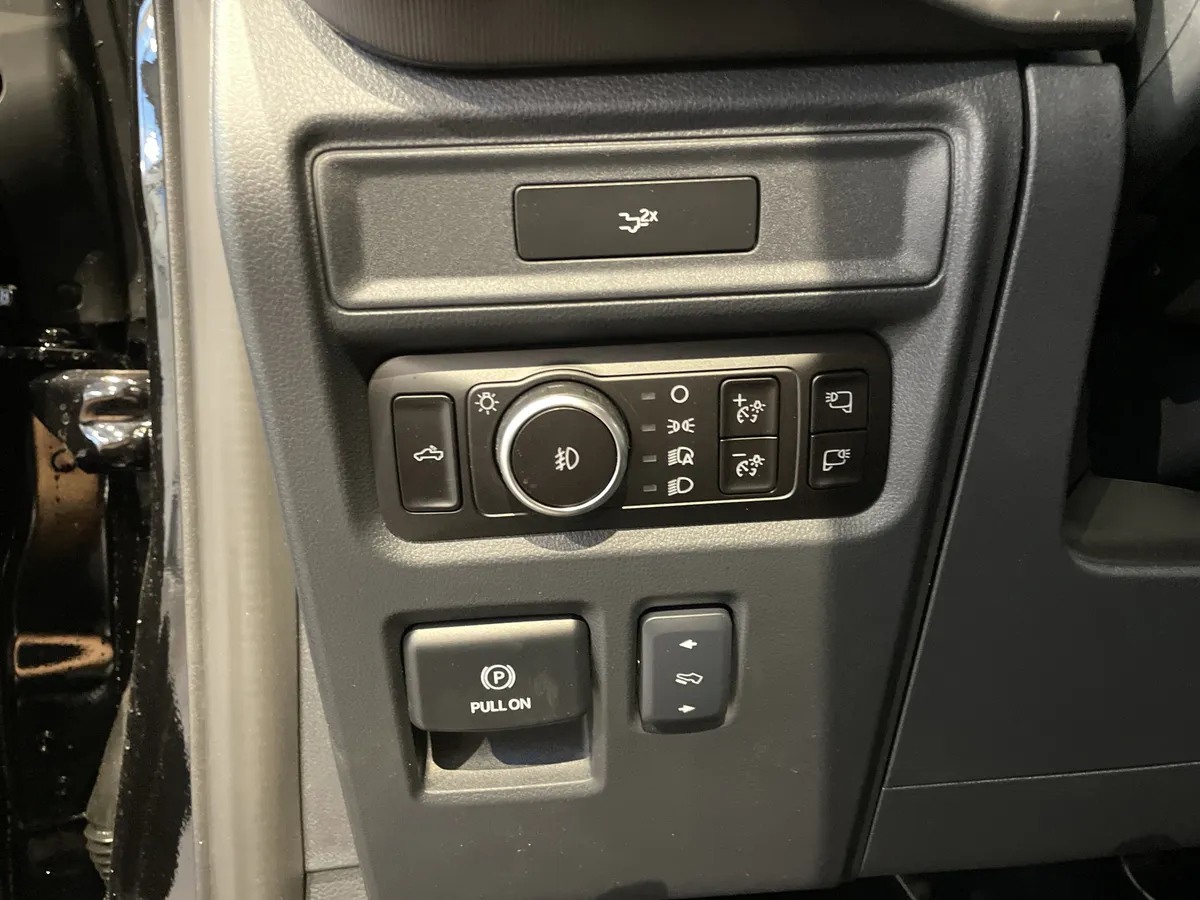 2026 Ford F-150 LARIAT thumbnail 17