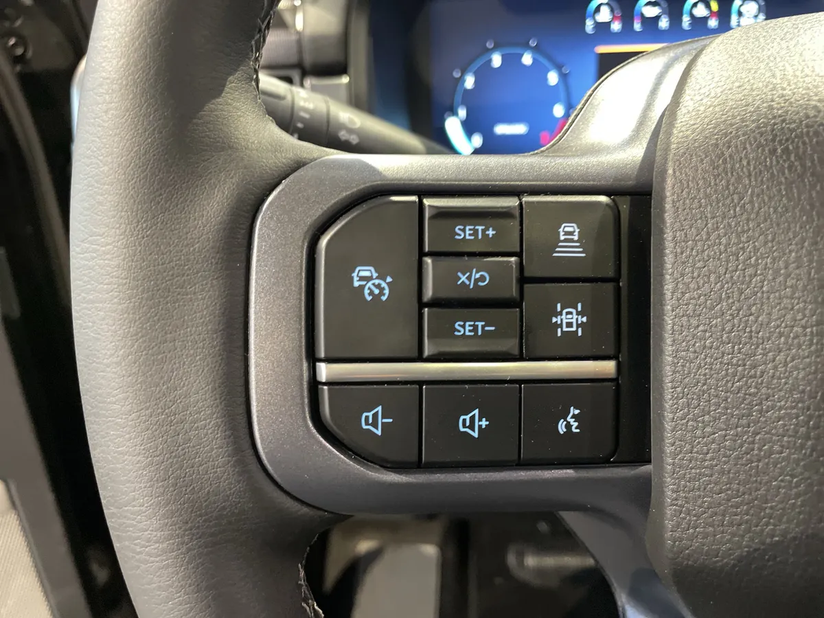 2026 Ford F-150 LARIAT thumbnail 19