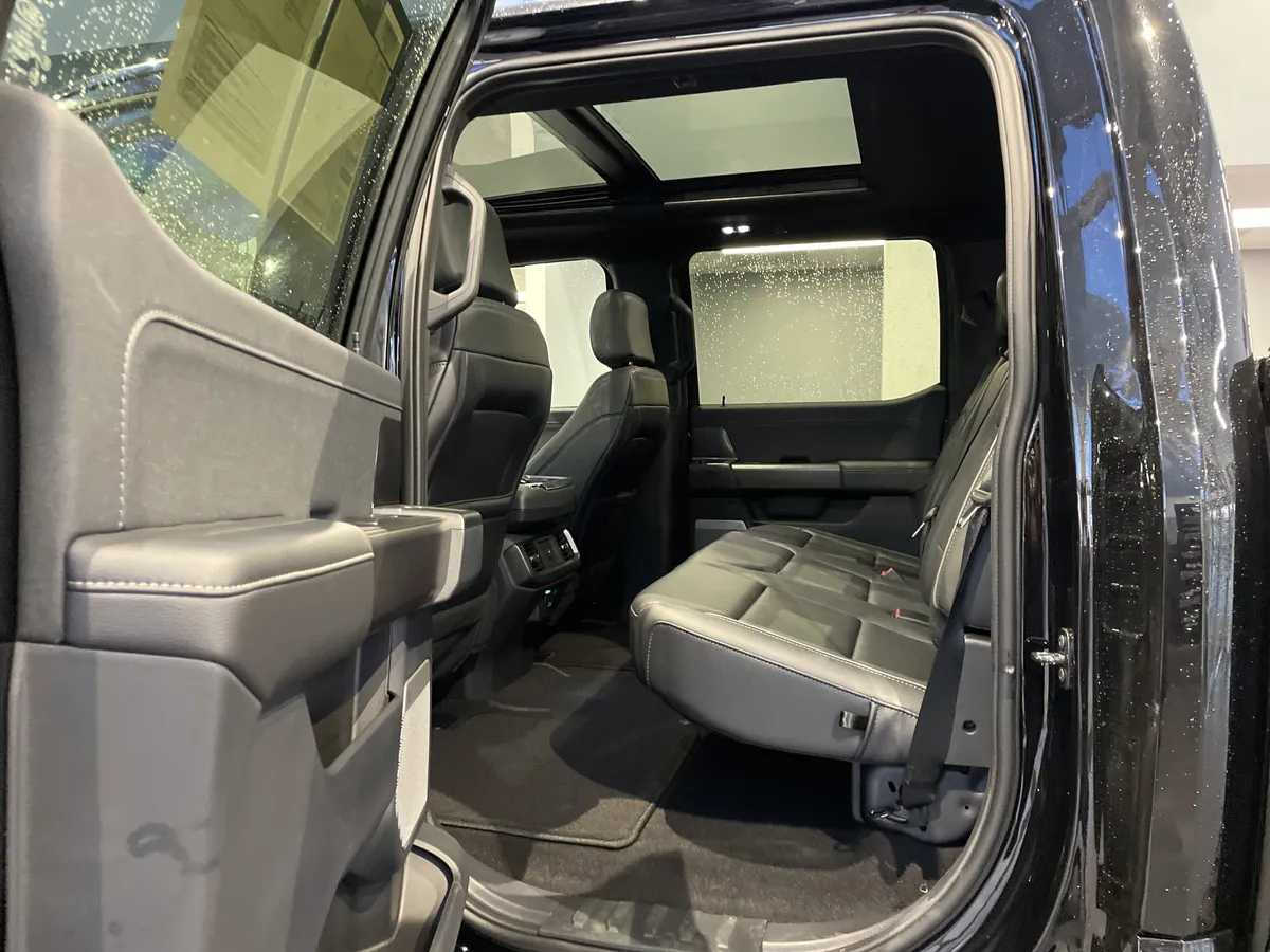 2026 Ford F-150 LARIAT thumbnail 40