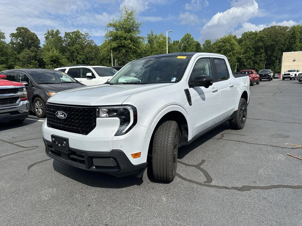 2026 Ford Maverick Lariat thumbnail 2