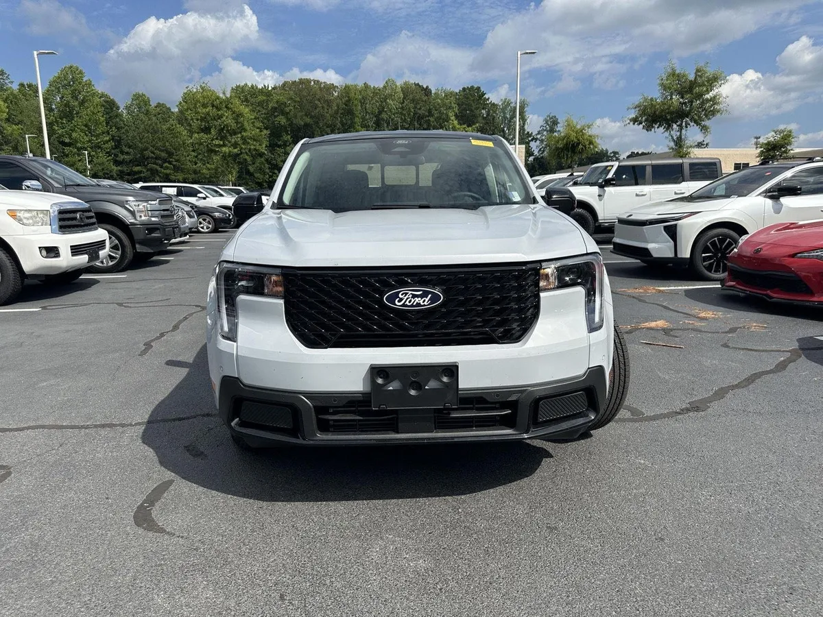 2026 Ford Maverick Lariat thumbnail 3
