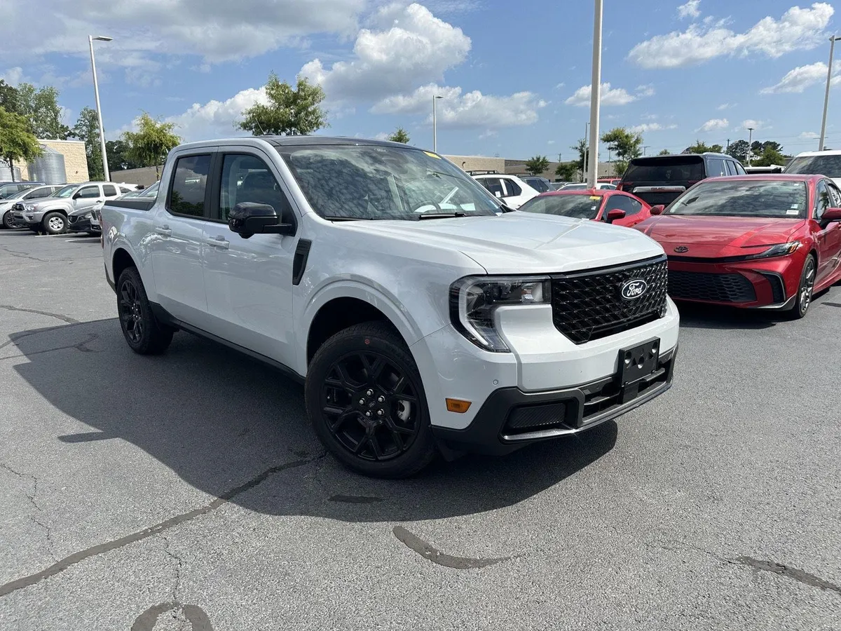 2026 Ford Maverick Lariat thumbnail 4