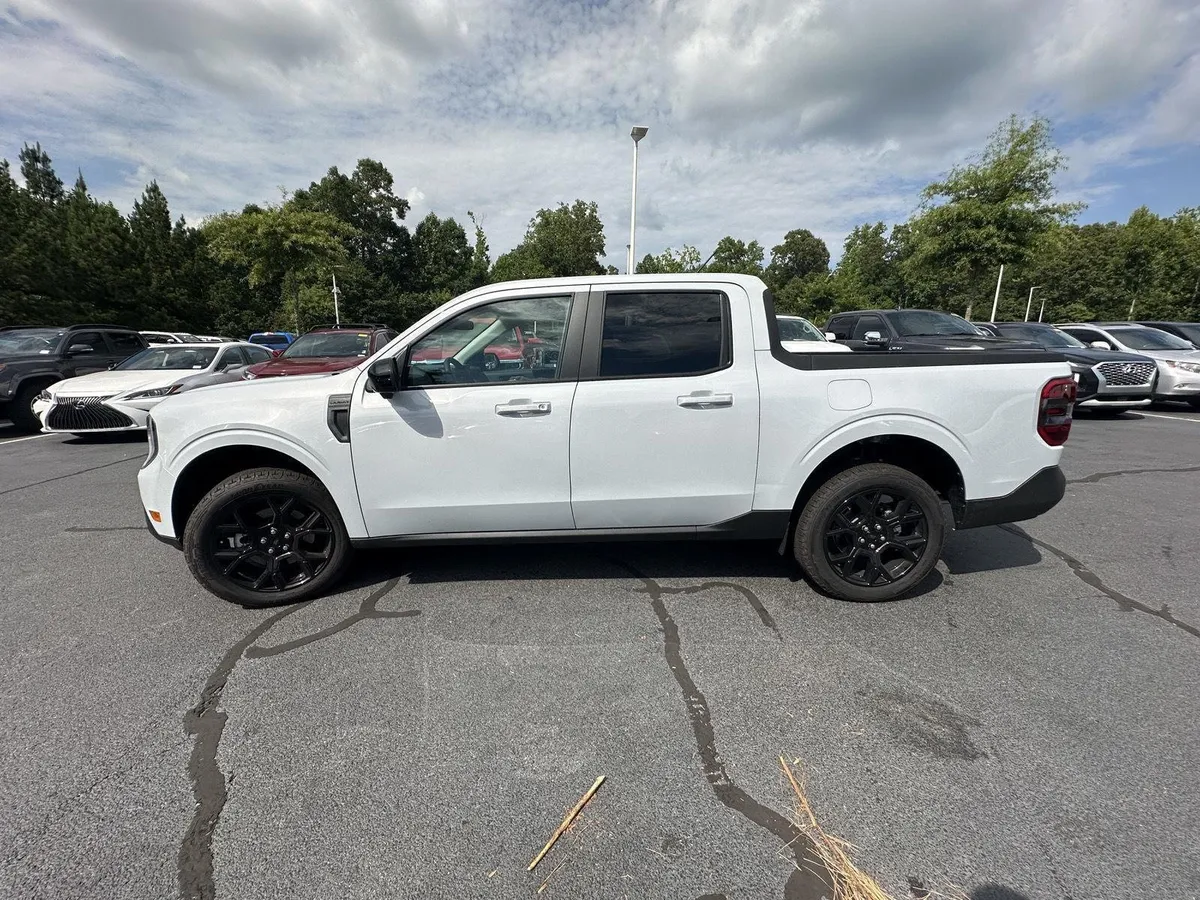 2026 Ford Maverick Lariat thumbnail 9