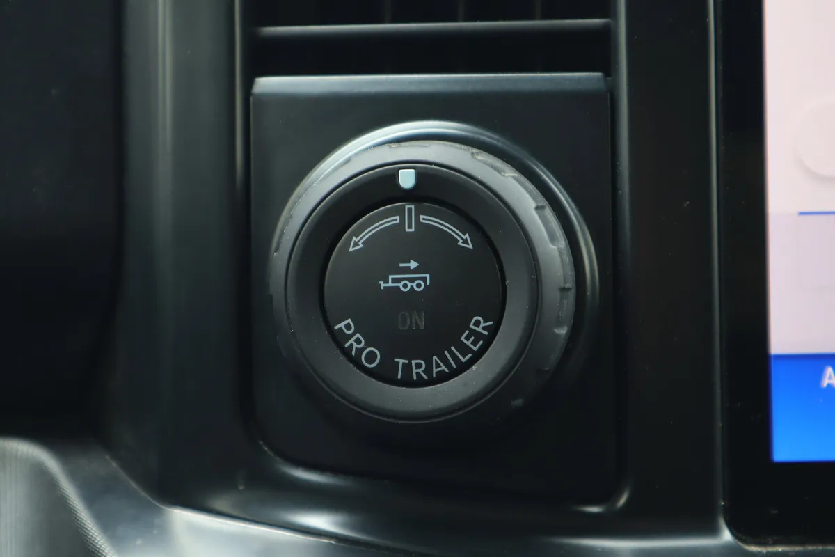 2026 Ford Super Duty F-250 SRW Platinum thumbnail 25