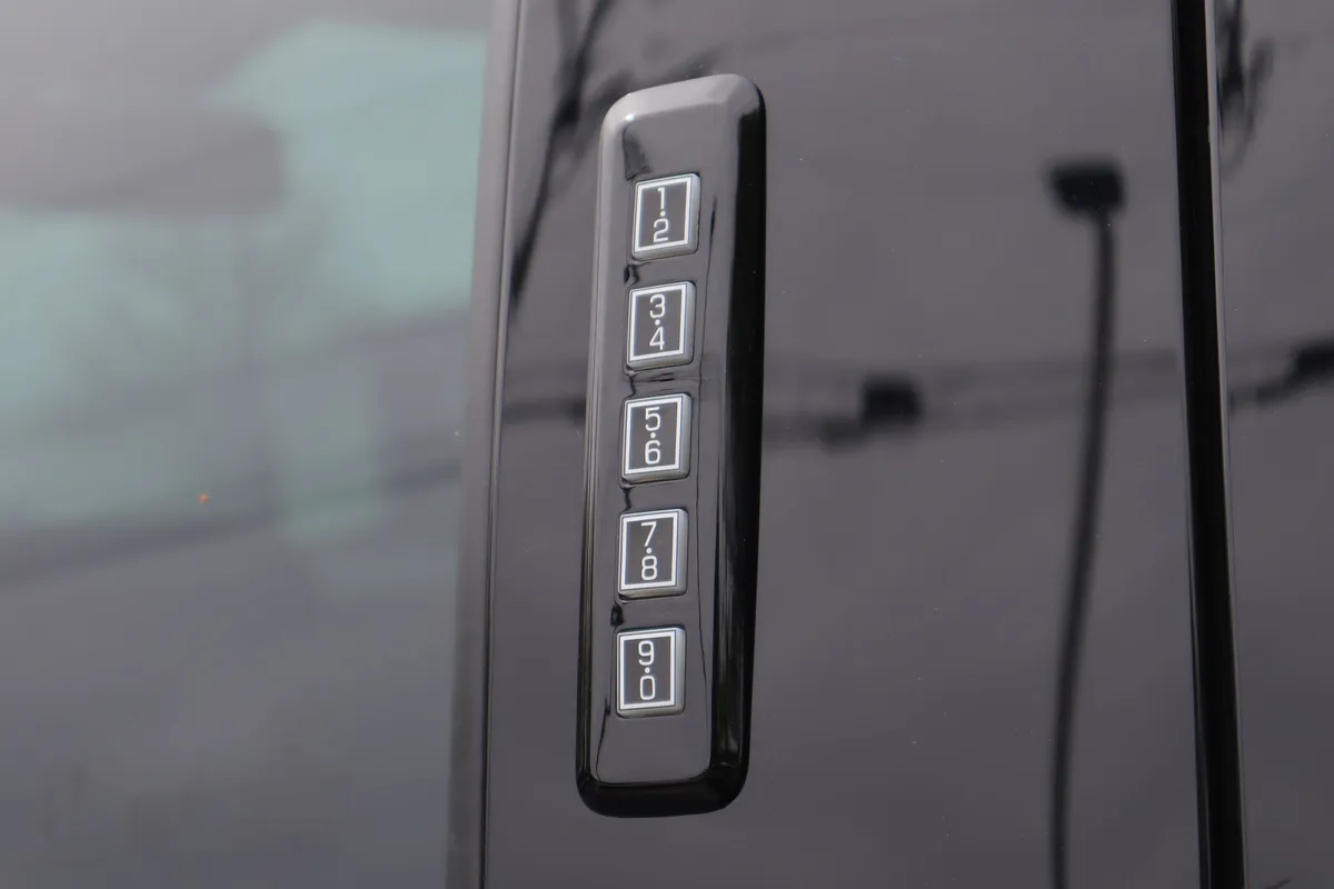 2026 Ford Super Duty F-250 SRW Platinum thumbnail 35