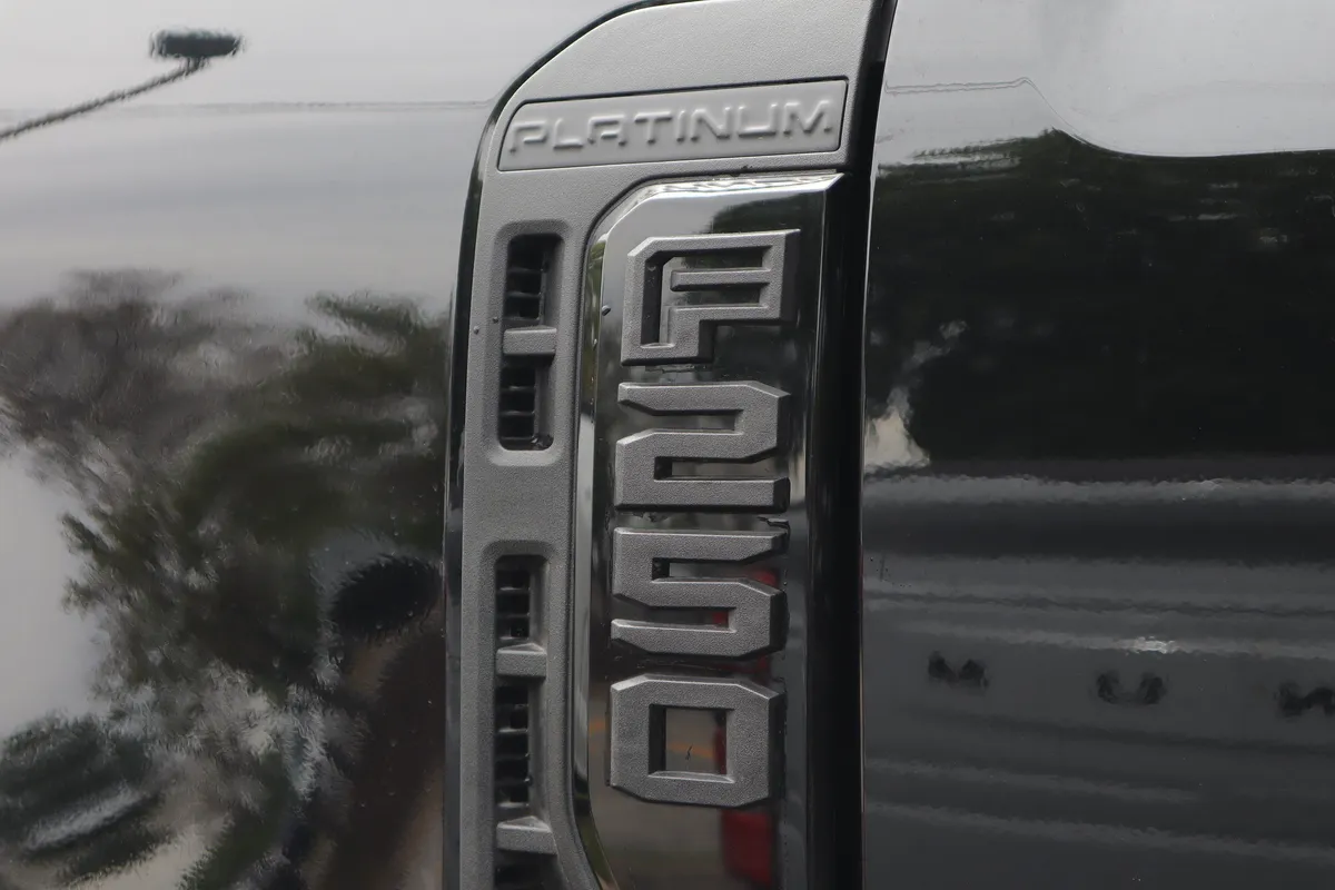 2026 Ford Super Duty F-250 SRW Platinum thumbnail 38