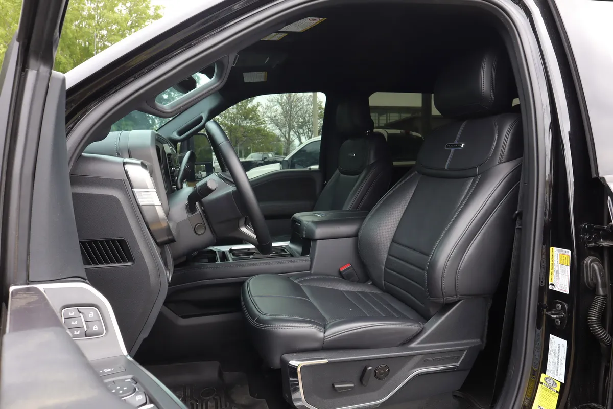 2026 Ford Super Duty F-250 SRW Platinum thumbnail 9