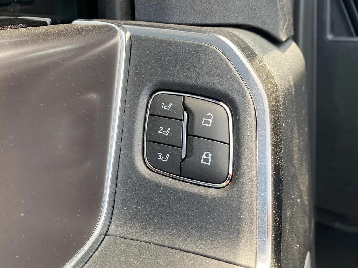 2026 Ford Super Duty F-250 SRW Platinum thumbnail 23