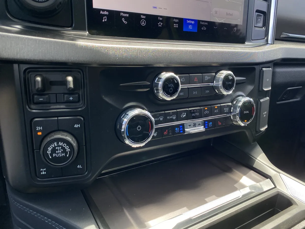 2026 Ford Super Duty F-250 SRW Platinum thumbnail 36