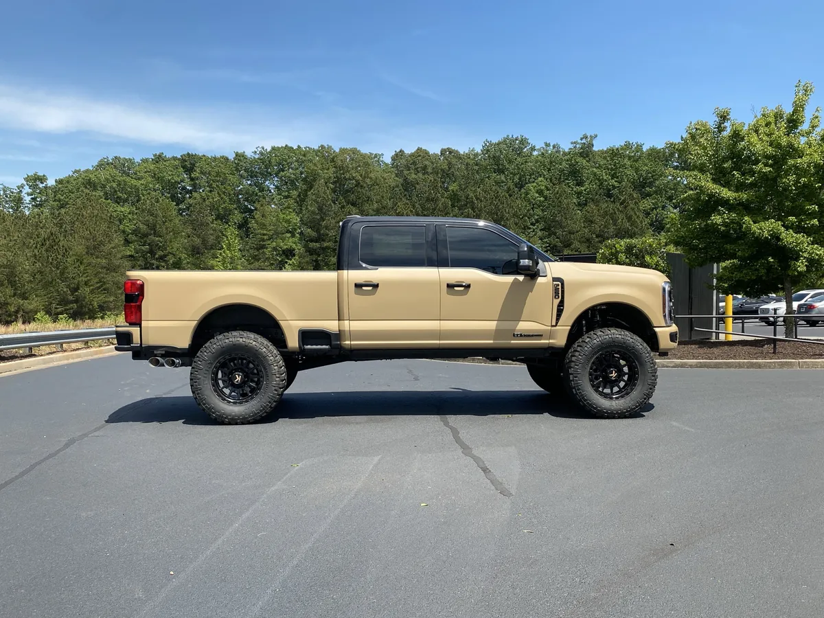 2026 Ford Super Duty F-250 SRW Platinum thumbnail 4