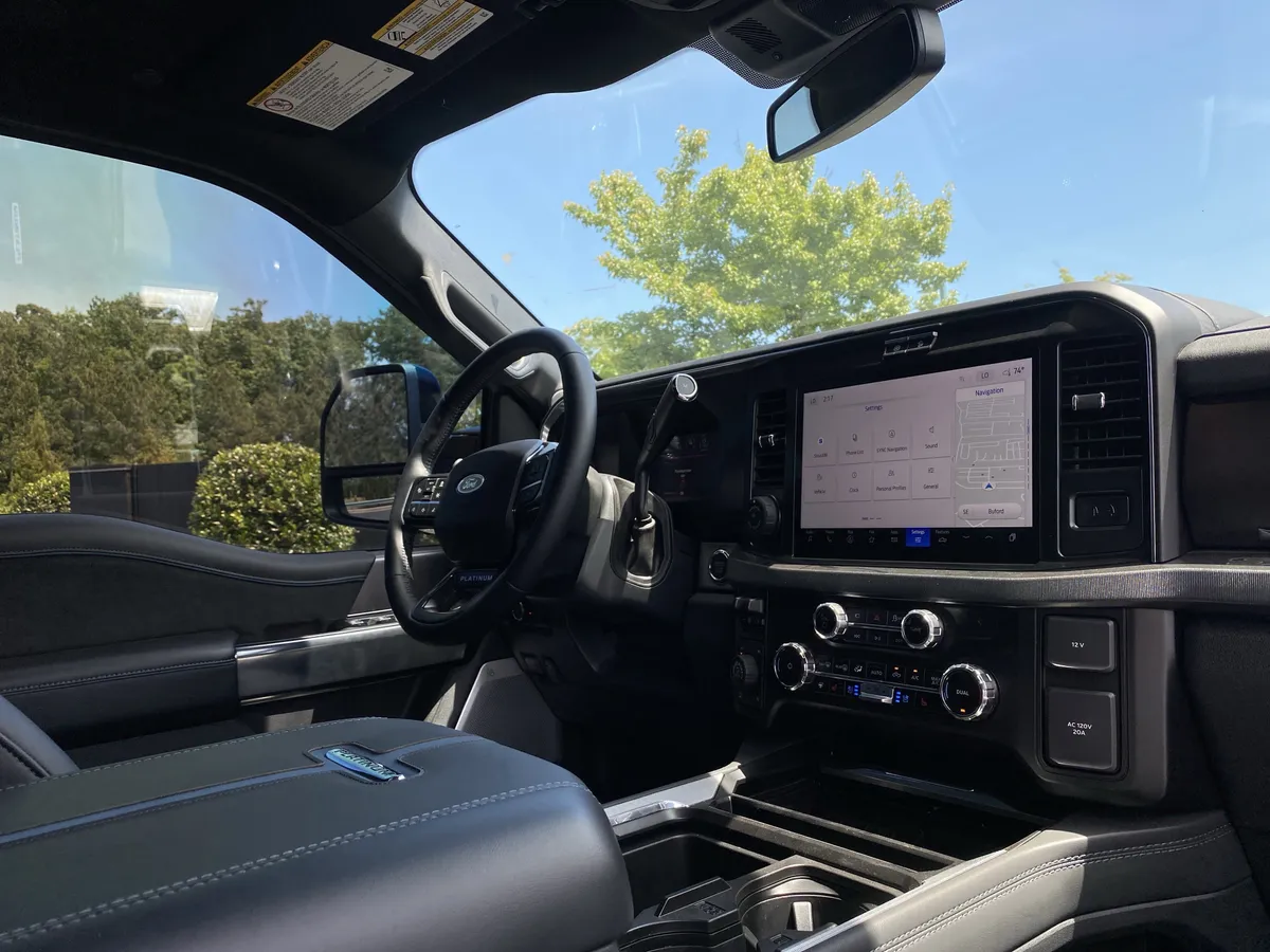 2026 Ford Super Duty F-250 SRW Platinum thumbnail 5