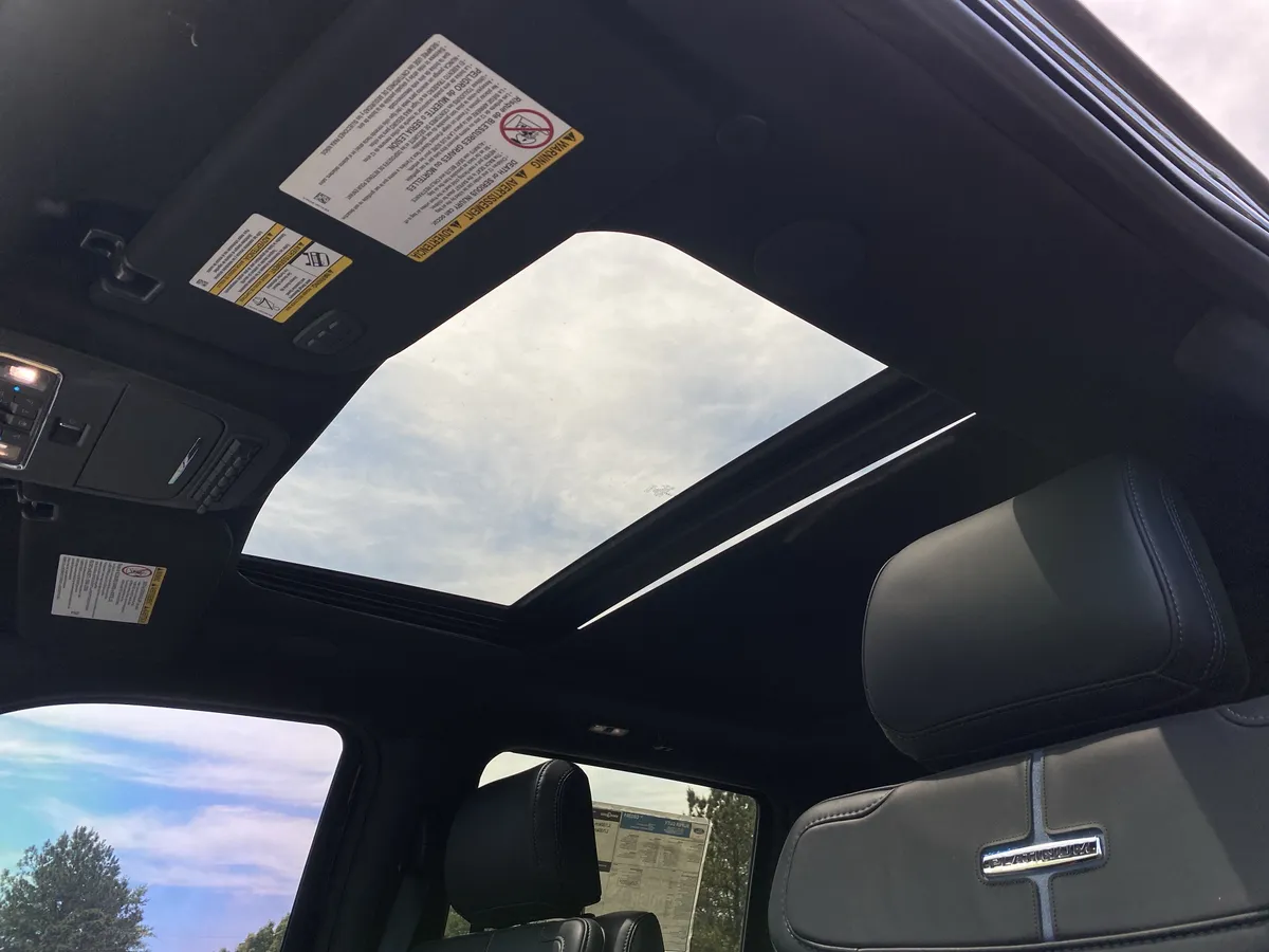2026 Ford Super Duty F-250 SRW Platinum thumbnail 7
