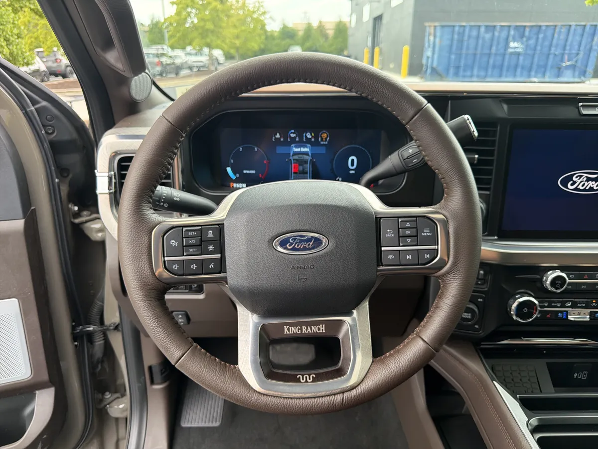2026 Ford Super Duty F-350 SRW King Ranch thumbnail 10