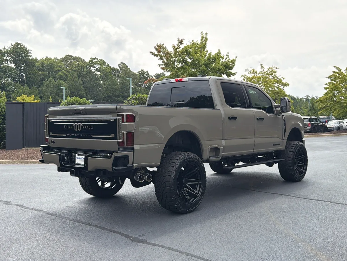 2026 Ford Super Duty F-350 SRW King Ranch thumbnail 2