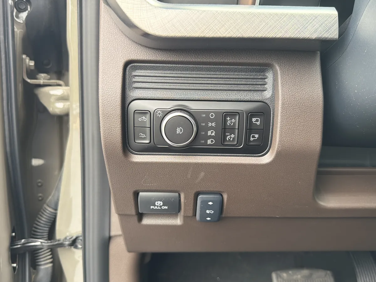 2026 Ford Super Duty F-350 SRW King Ranch thumbnail 28