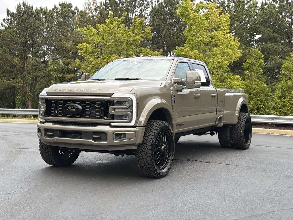 2026 Ford Super Duty F-450 DRW Platinum thumbnail 12