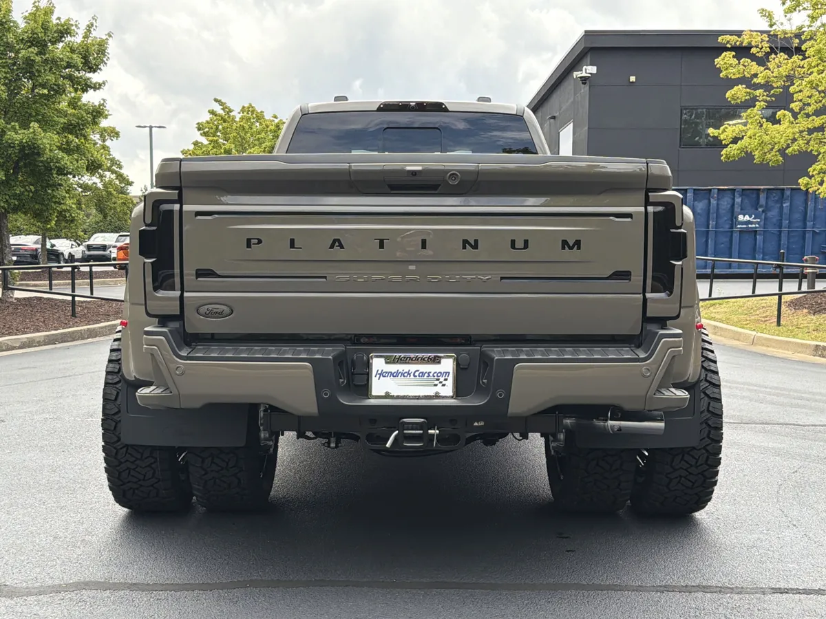 2026 Ford Super Duty F-450 DRW Platinum thumbnail 15