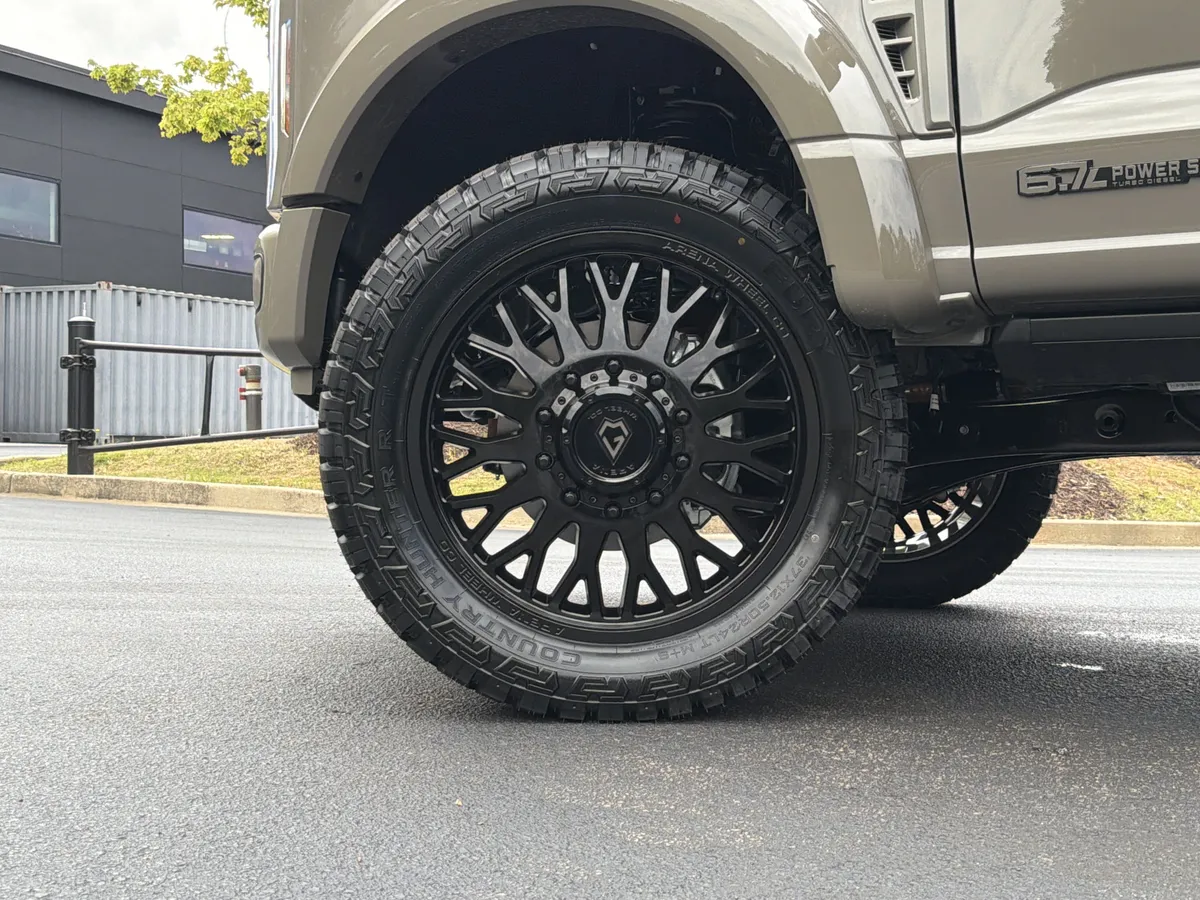 2026 Ford Super Duty F-450 DRW Platinum thumbnail 16