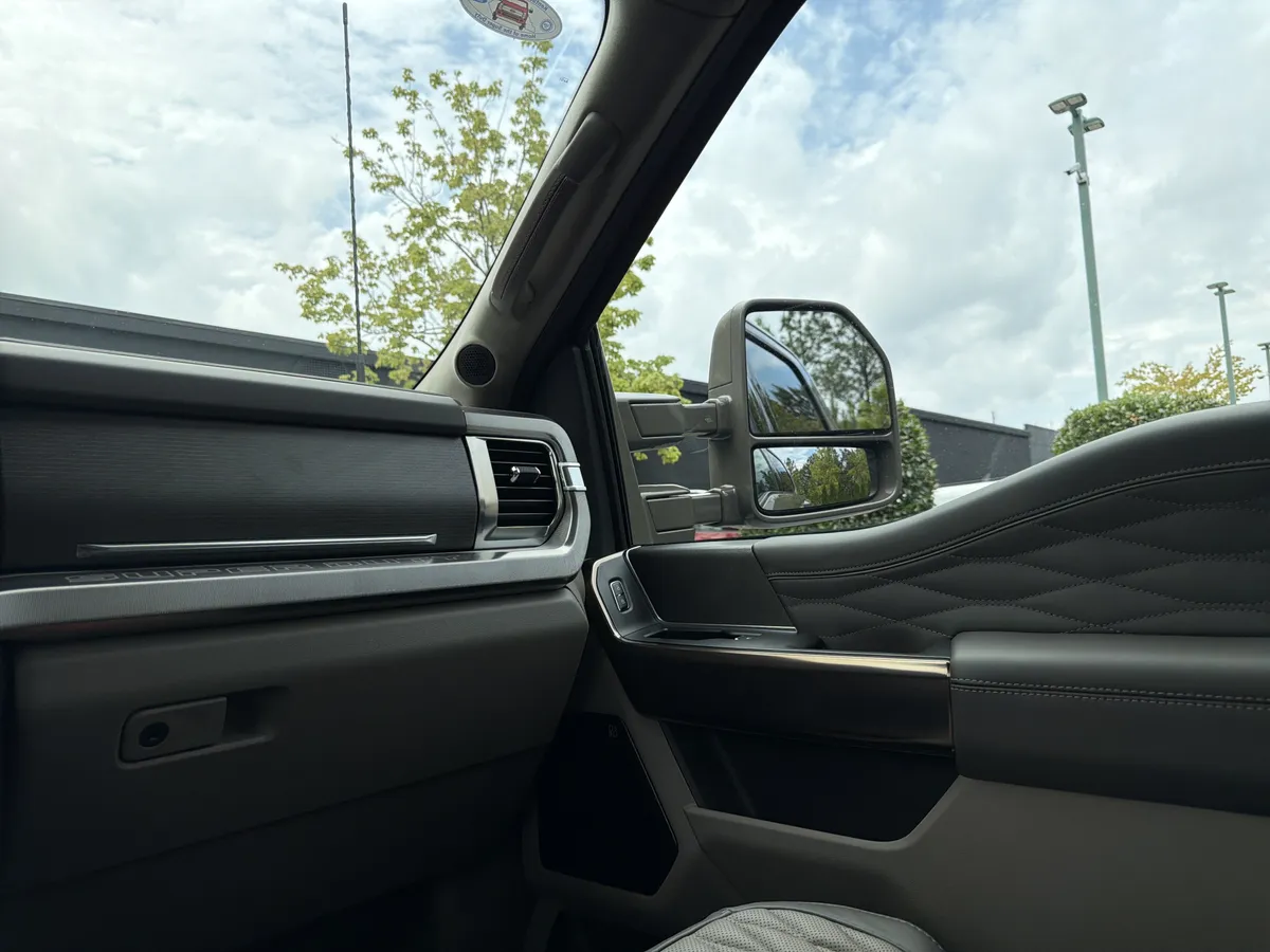 2026 Ford Super Duty F-450 DRW Platinum thumbnail 18