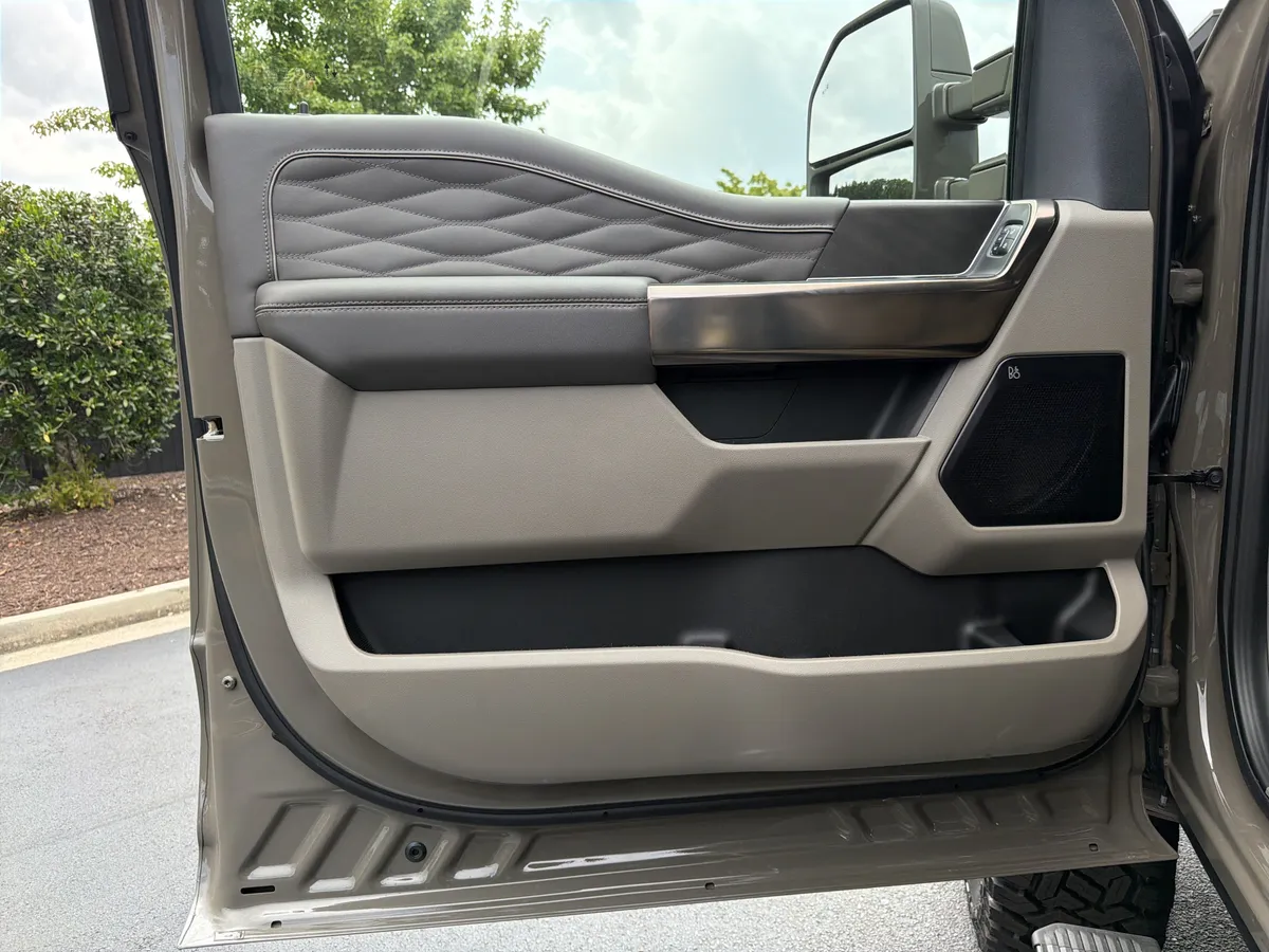 2026 Ford Super Duty F-450 DRW Platinum thumbnail 23
