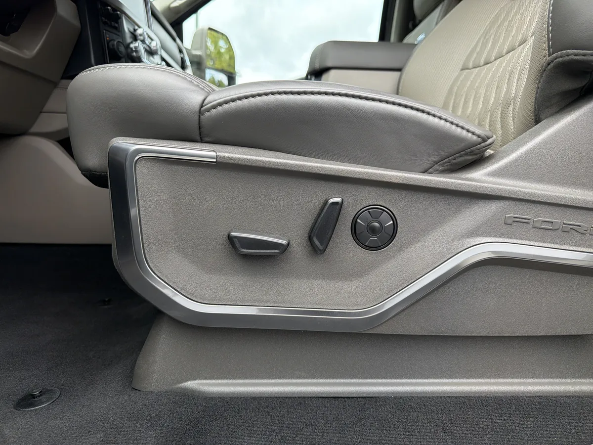2026 Ford Super Duty F-450 DRW Platinum thumbnail 26