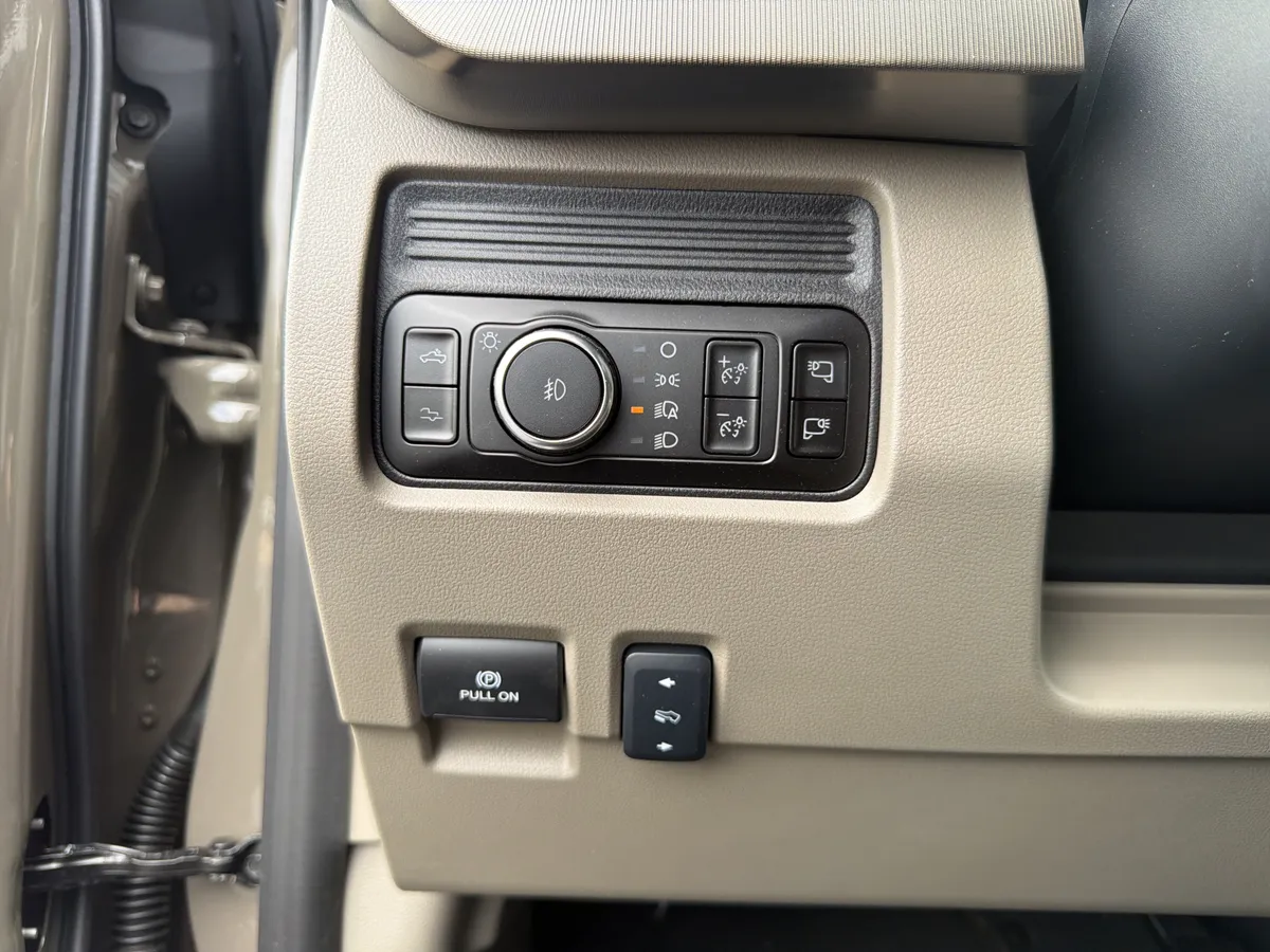 2026 Ford Super Duty F-450 DRW Platinum thumbnail 27