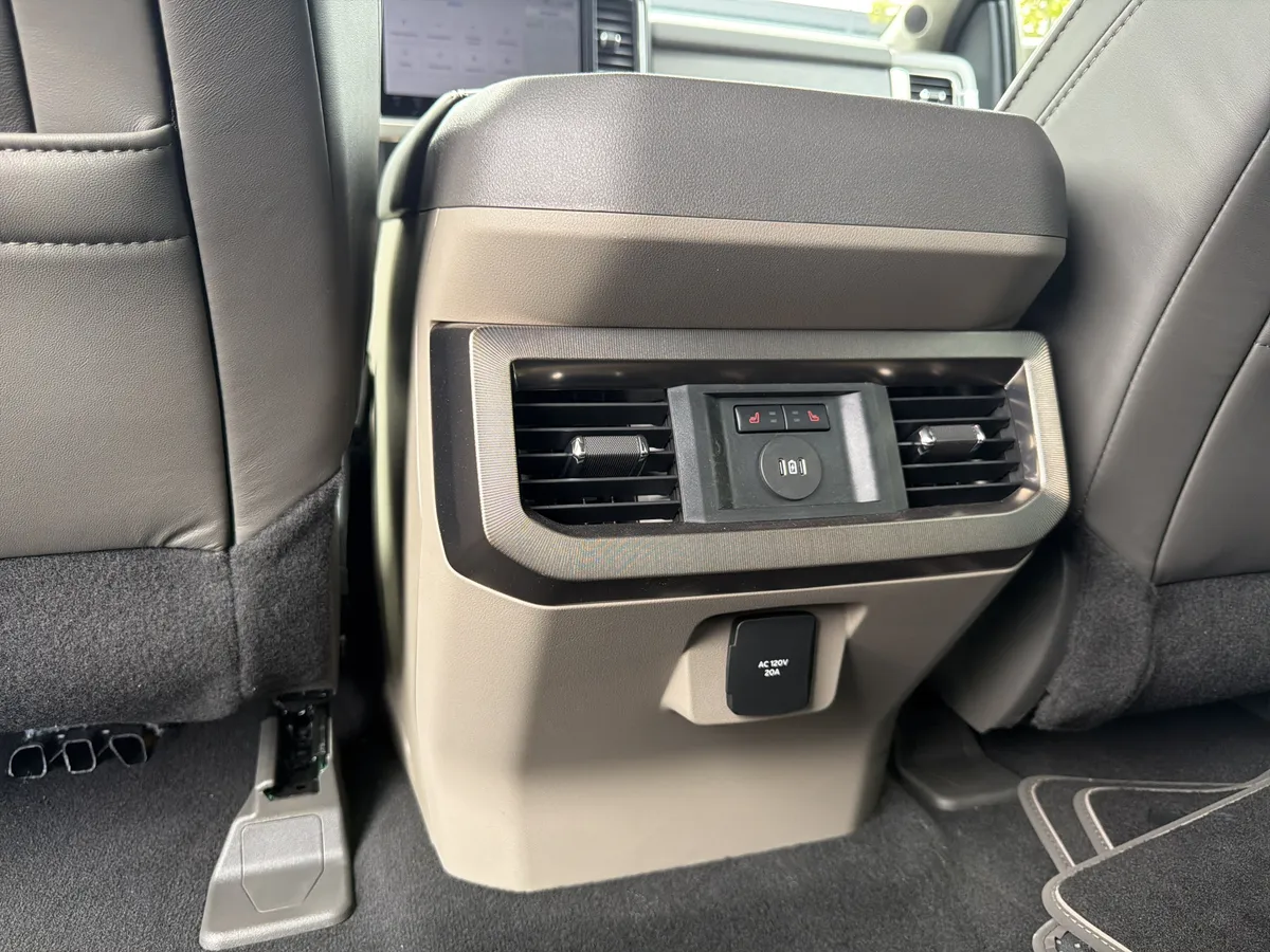 2026 Ford Super Duty F-450 DRW Platinum thumbnail 39