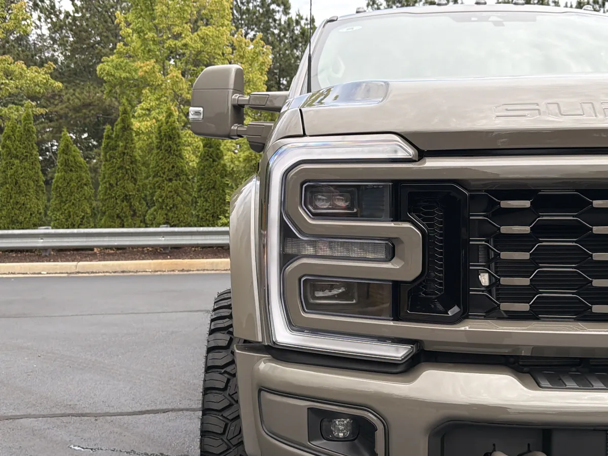 2026 Ford Super Duty F-450 DRW Platinum thumbnail 43