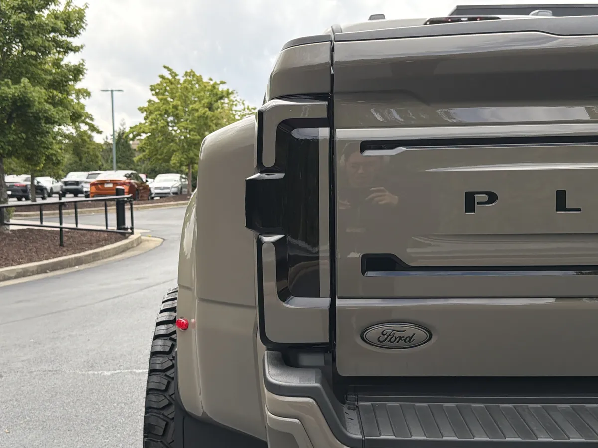 2026 Ford Super Duty F-450 DRW Platinum thumbnail 46