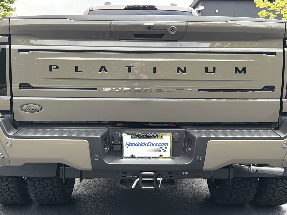 2026 Ford Super Duty F-450 DRW Platinum thumbnail 47