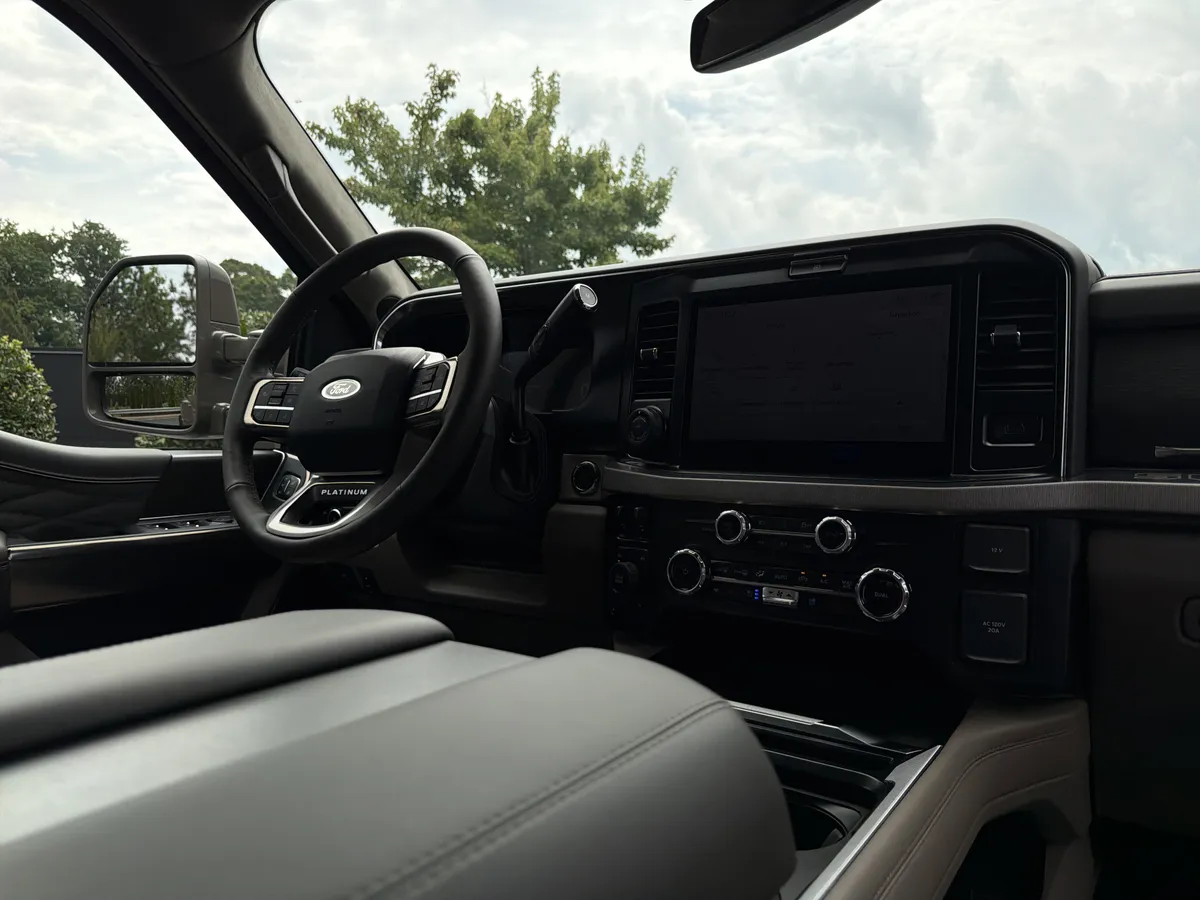 2026 Ford Super Duty F-450 DRW Platinum thumbnail 5