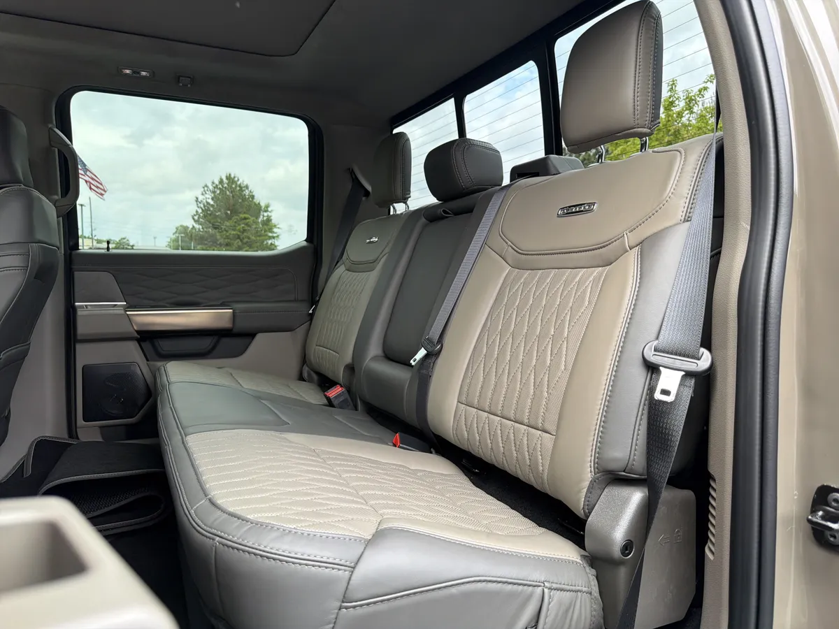 2026 Ford Super Duty F-450 DRW Platinum thumbnail 7
