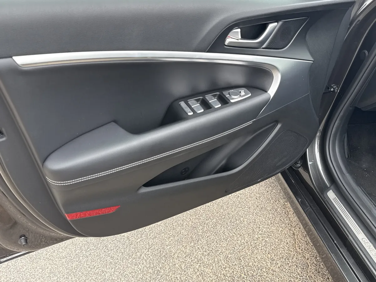 2026 Genesis G70 2.5T RWD thumbnail 13