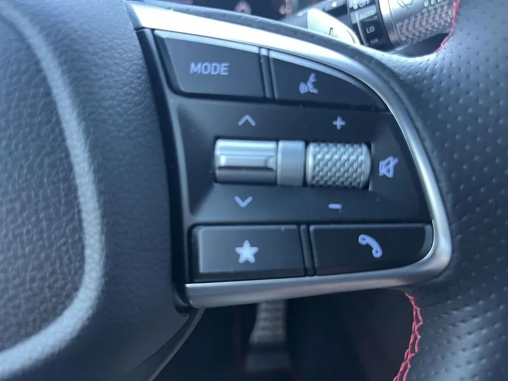 2026 Genesis G70 3.3T Sport Prestige thumbnail 18