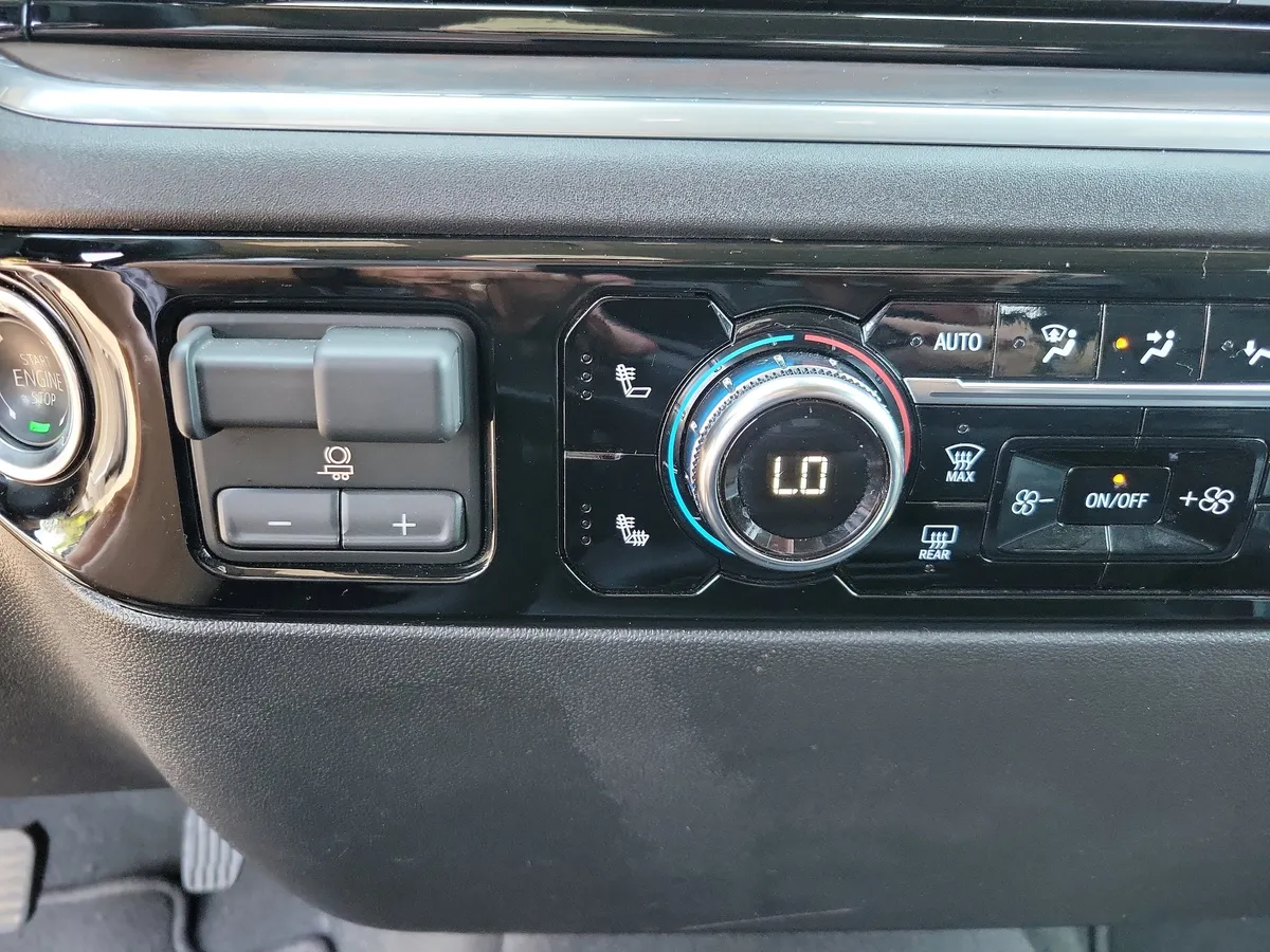 2026 GMC Sierra 1500 SLT thumbnail 12